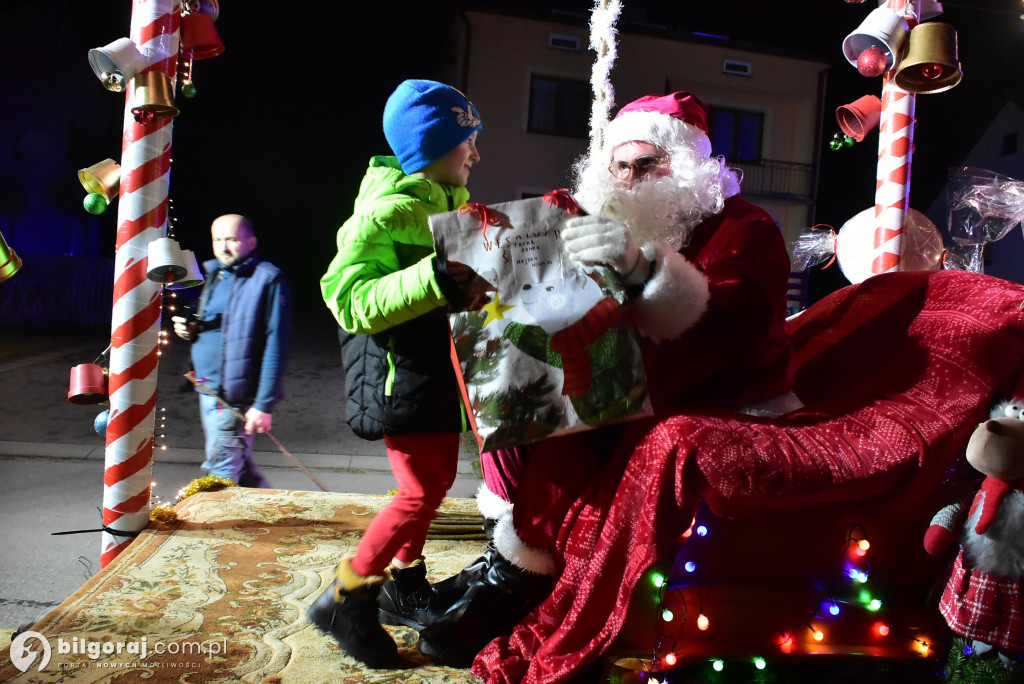 Strażacy i KGW w akcji: Mikołaj na quadzie odwiedził Majdan