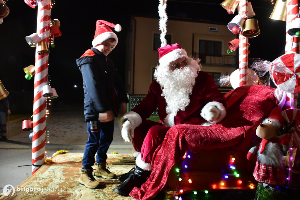 Strażacy i KGW w akcji: Mikołaj na quadzie odwiedził Majdan