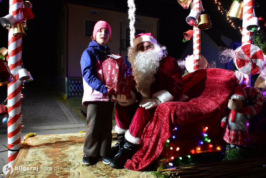 Strażacy i KGW w akcji: Mikołaj na quadzie odwiedził Majdan