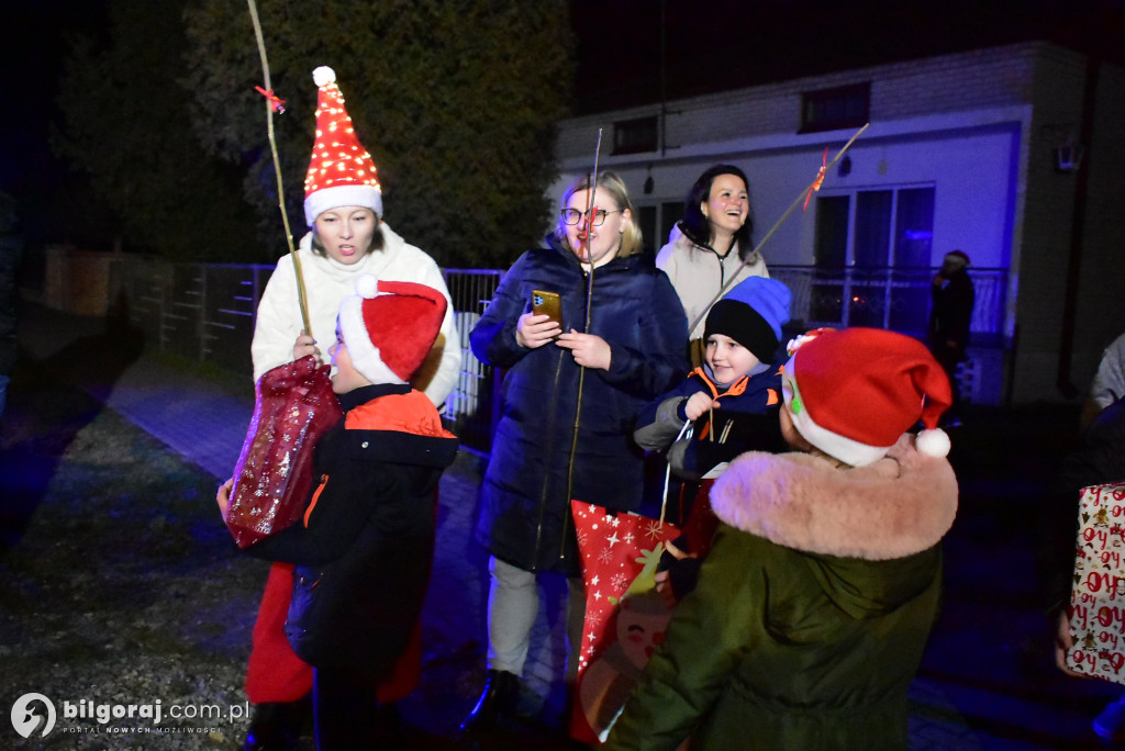 Strażacy i KGW w akcji: Mikołaj na quadzie odwiedził Majdan