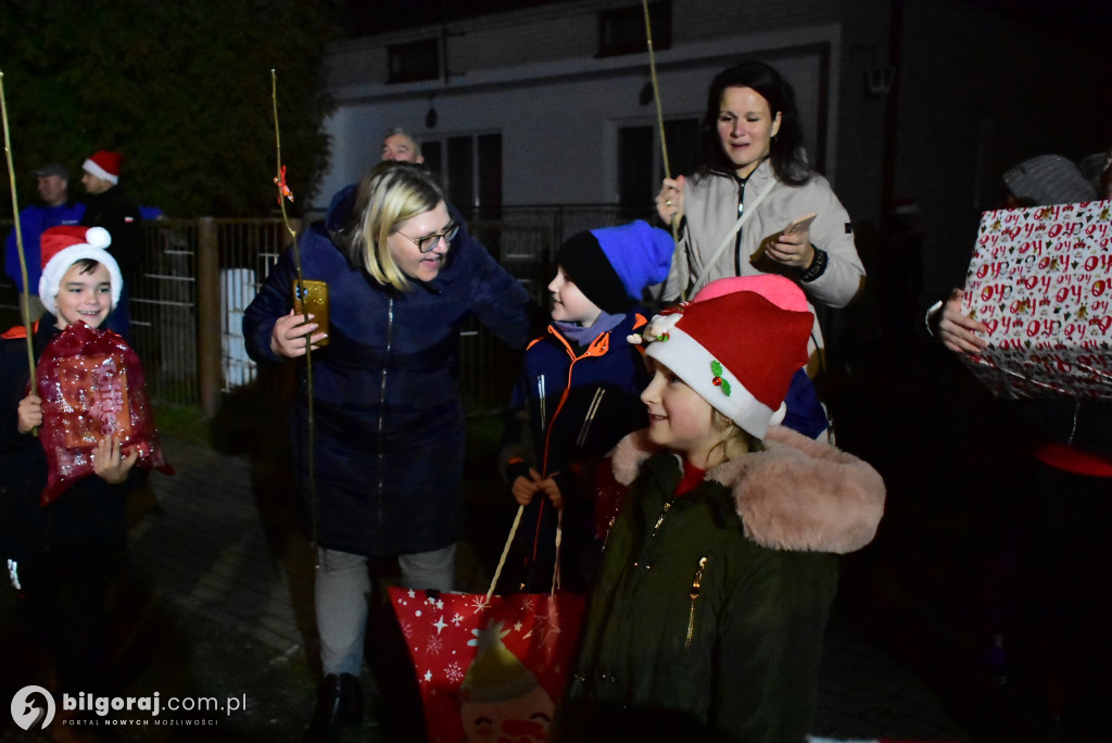 Strażacy i KGW w akcji: Mikołaj na quadzie odwiedził Majdan