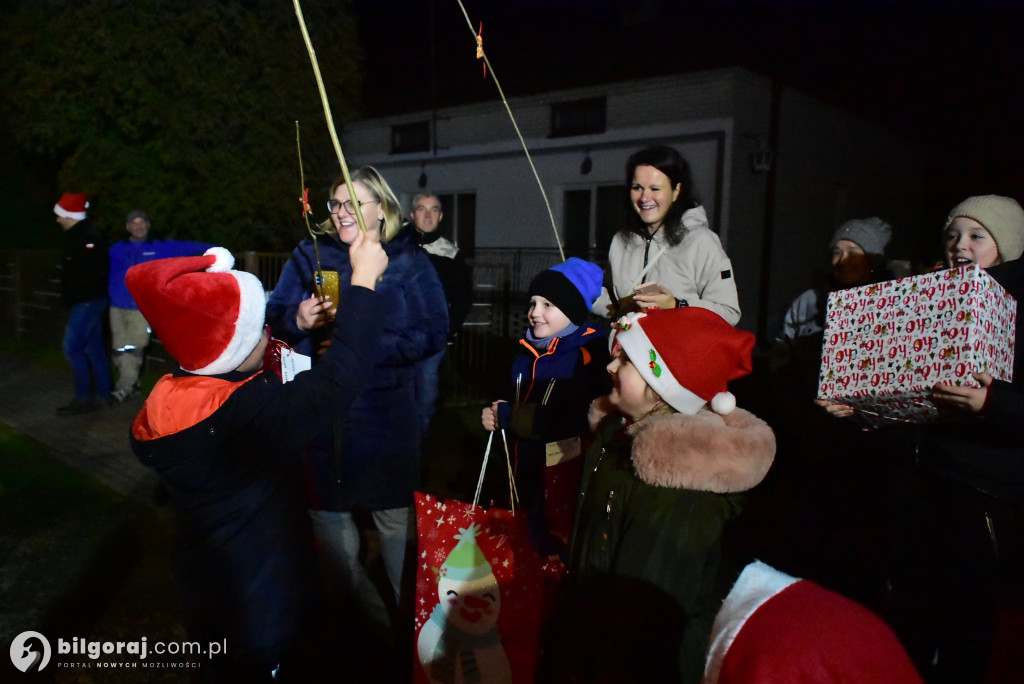Strażacy i KGW w akcji: Mikołaj na quadzie odwiedził Majdan