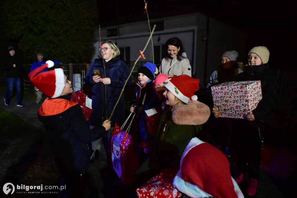 Strażacy i KGW w akcji: Mikołaj na quadzie odwiedził Majdan