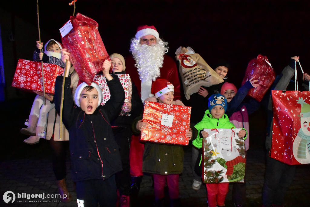 Strażacy i KGW w akcji: Mikołaj na quadzie odwiedził Majdan