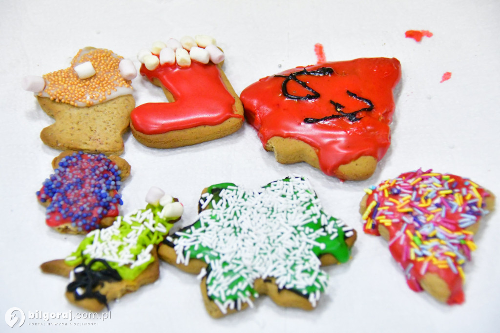 Piernikowy czar w Dąbrówce: KGW Nad Złotą i św. Mikołaj