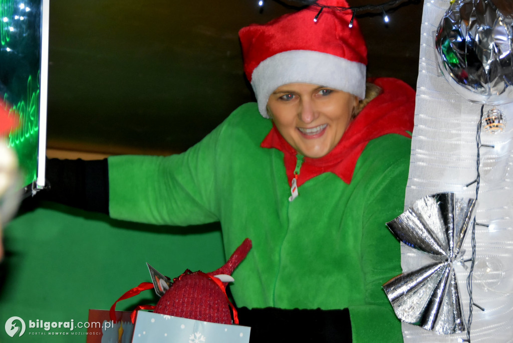 Fabryka zabawek w Dereźni! Mikołaj na platformie odwiedził wioskę