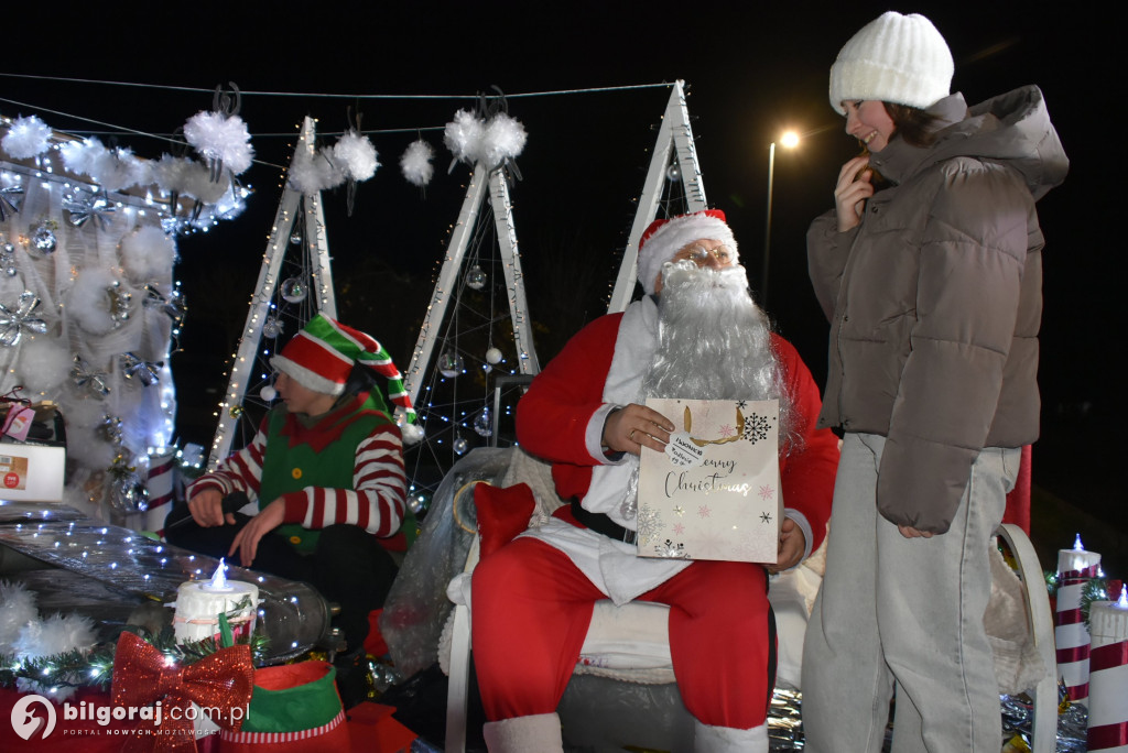 Fabryka zabawek w Dereźni! Mikołaj na platformie odwiedził wioskę