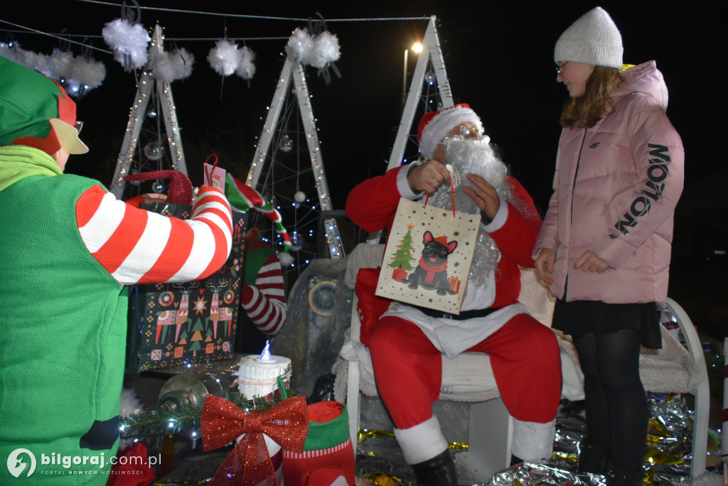 Fabryka zabawek w Dereźni! Mikołaj na platformie odwiedził wioskę