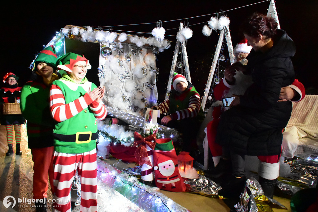 Fabryka zabawek w Dereźni! Mikołaj na platformie odwiedził wioskę