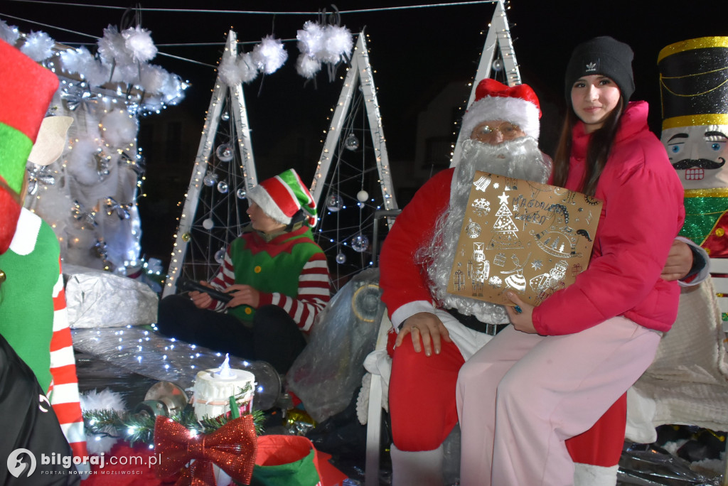 Fabryka zabawek w Dereźni! Mikołaj na platformie odwiedził wioskę