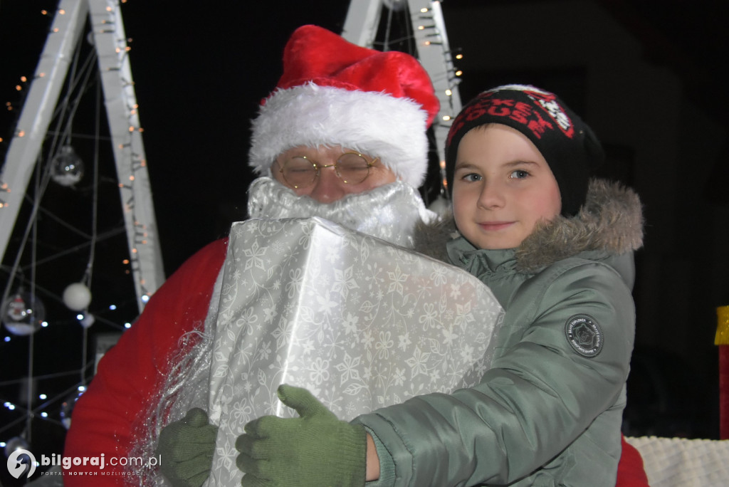 Fabryka zabawek w Dereźni! Mikołaj na platformie odwiedził wioskę