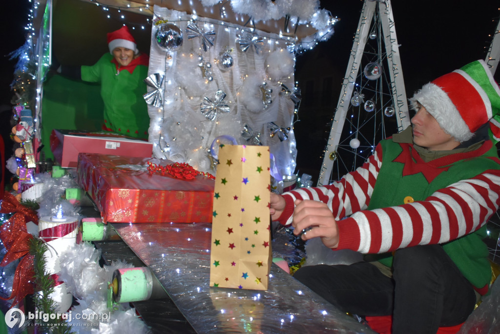 Fabryka zabawek w Dereźni! Mikołaj na platformie odwiedził wioskę