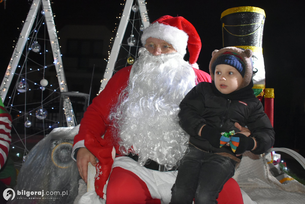 Fabryka zabawek w Dereźni! Mikołaj na platformie odwiedził wioskę