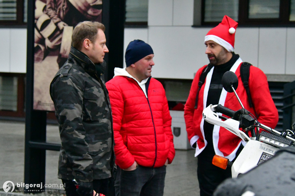 MotoMikołaje 2025 – paczki dla podopiecznych Wioski Dziecięcej i małych pacjentów