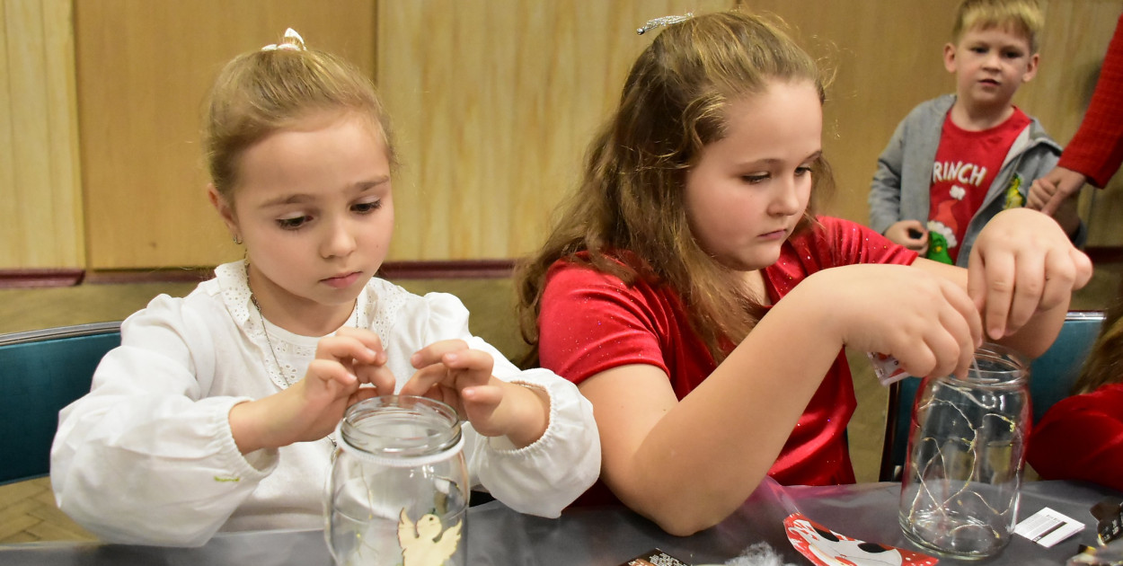 Lampiony, choinka i św. Mikołaj. Świąteczne warsztaty we Frampolu