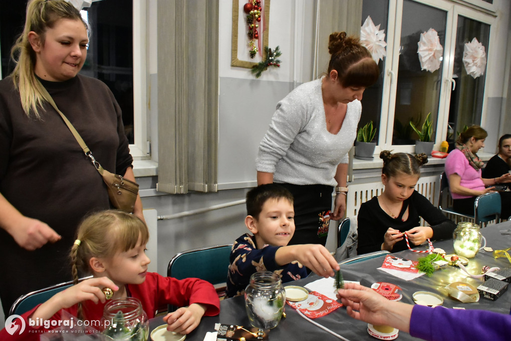 Lampiony, choinka i św. Mikołaj. Świąteczne warsztaty we Frampolu