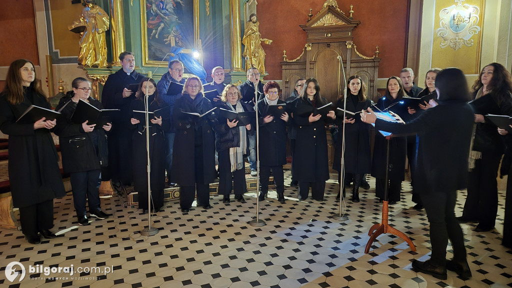 Akatyst w Goraju: Chór „Noster” przed obrazem Matki Bożej Gorajskiej