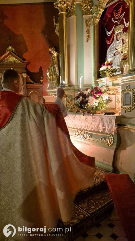 Akatyst w Goraju: Chór „Noster” przed obrazem Matki Bożej Gorajskiej