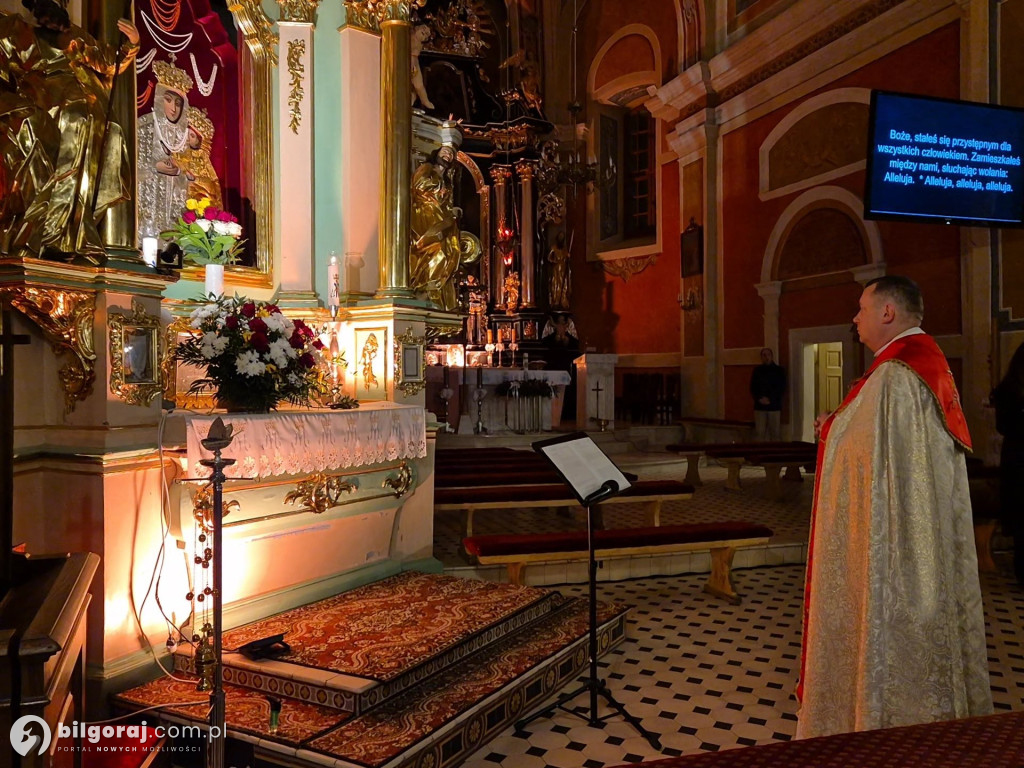 Akatyst w Goraju: Chór „Noster” przed obrazem Matki Bożej Gorajskiej