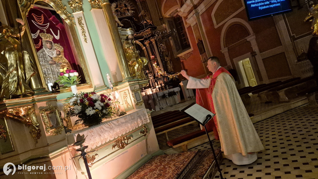 Akatyst w Goraju: Chór „Noster” przed obrazem Matki Bożej Gorajskiej