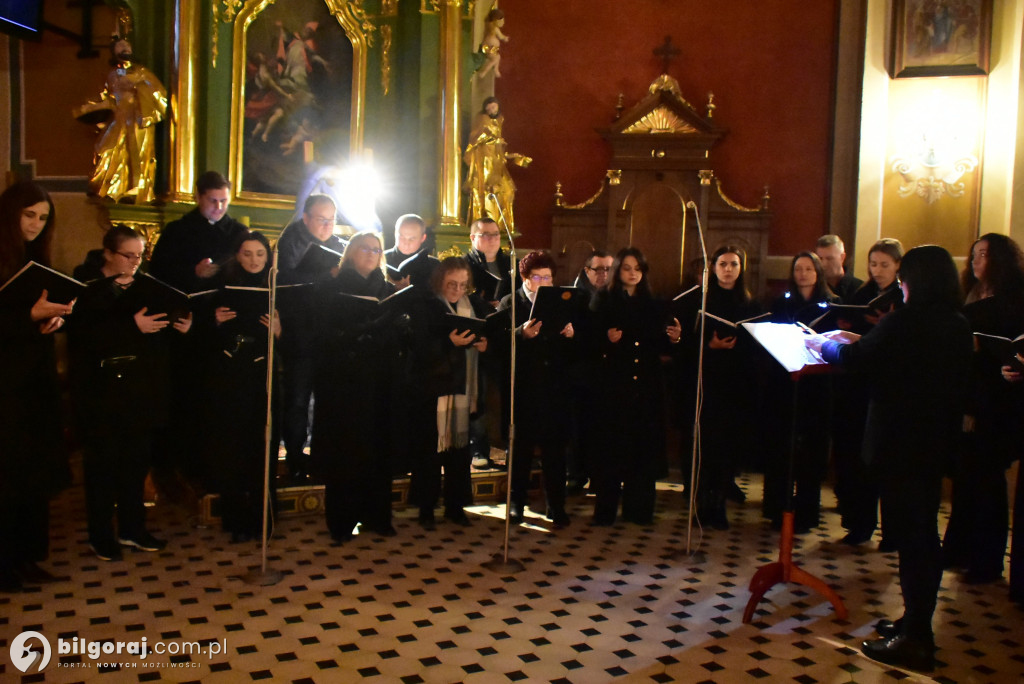 Akatyst w Goraju: Chór „Noster” przed obrazem Matki Bożej Gorajskiej