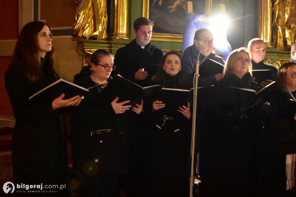 Akatyst w Goraju: Chór „Noster” przed obrazem Matki Bożej Gorajskiej