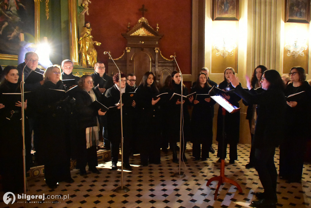 Akatyst w Goraju: Chór „Noster” przed obrazem Matki Bożej Gorajskiej