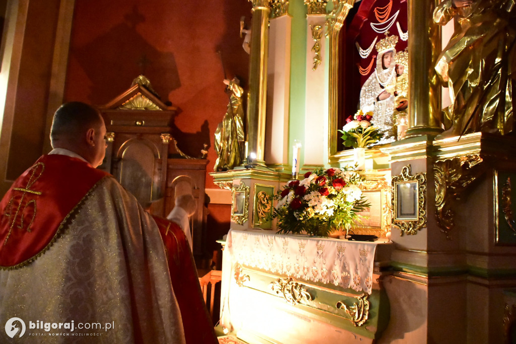 Akatyst w Goraju: Chór „Noster” przed obrazem Matki Bożej Gorajskiej