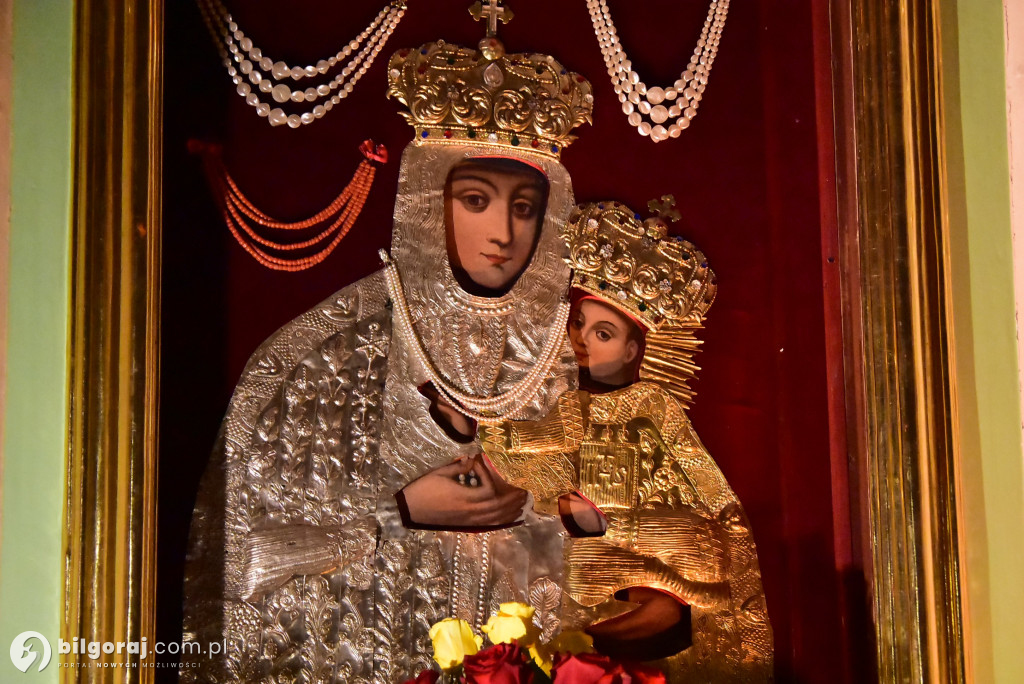 Akatyst w Goraju: Chór „Noster” przed obrazem Matki Bożej Gorajskiej