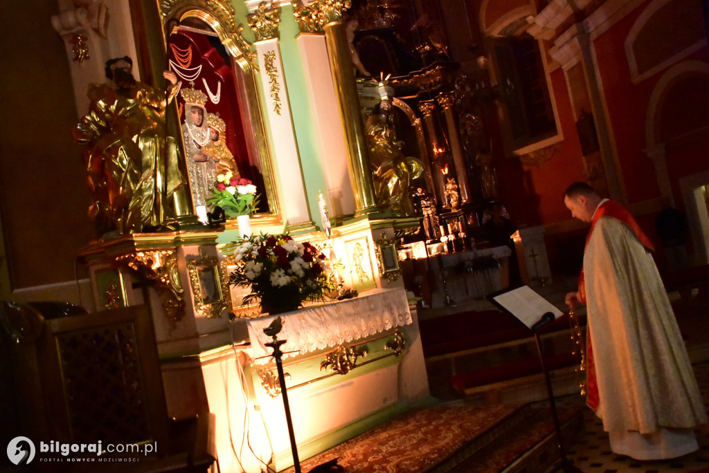 Akatyst w Goraju: Chór „Noster” przed obrazem Matki Bożej Gorajskiej