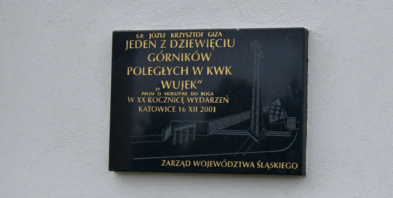 Hymn górniczy nad mogiłą: Tarnogród pamięta o grudniu 1981 roku