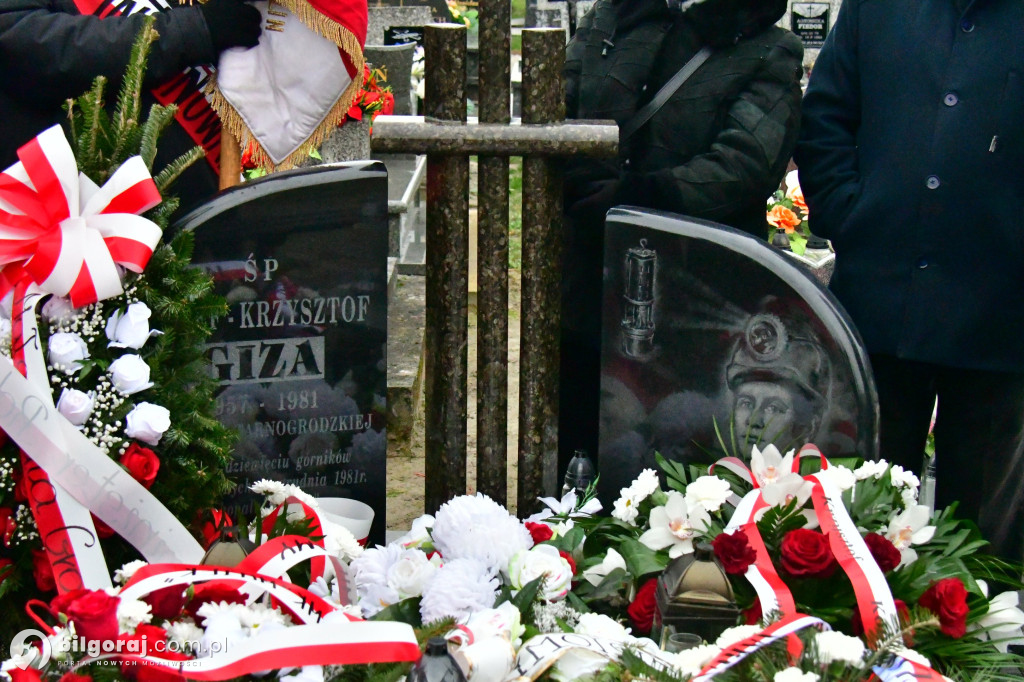 Hymn górniczy nad mogiłą: Tarnogród pamięta o grudniu 1981 roku