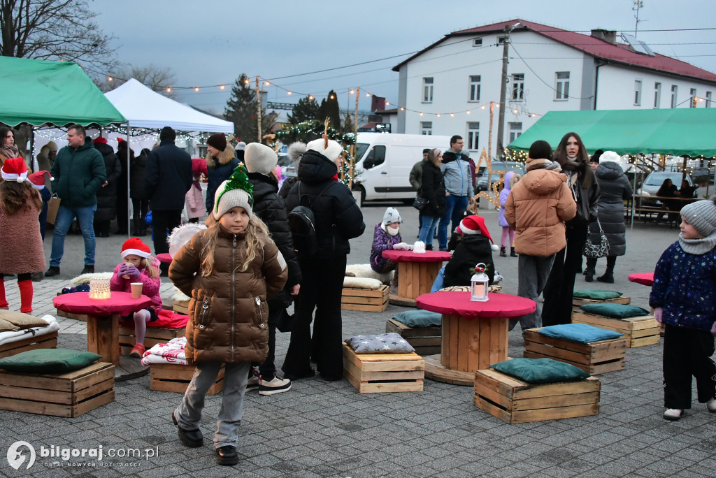 Świąteczna wieczorynka w Księżpolu: Integracja i Kolędowanie z KGW Złote Nitki