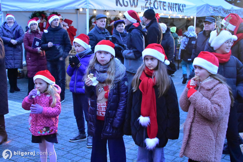 Świąteczna wieczorynka w Księżpolu: Integracja i Kolędowanie z KGW Złote Nitki