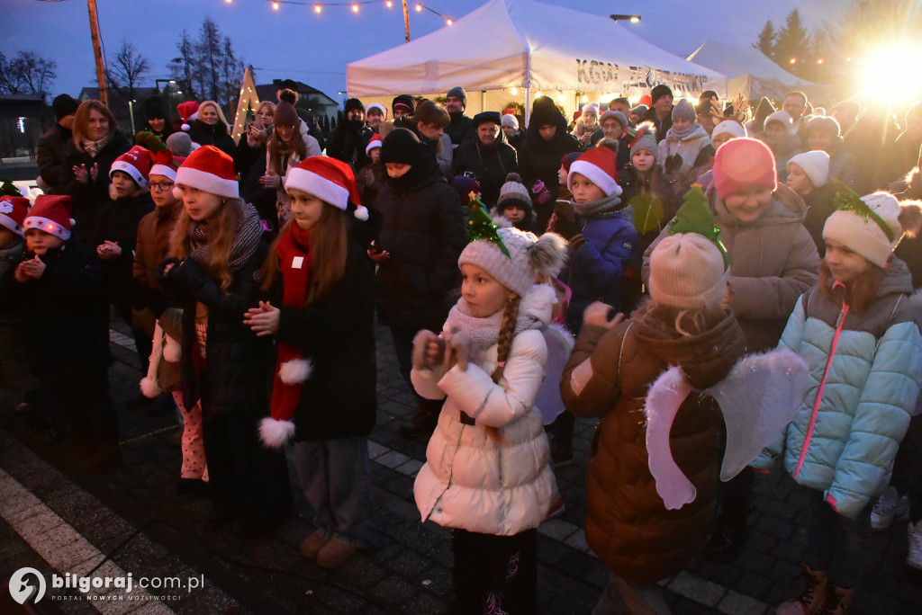 Świąteczna wieczorynka w Księżpolu: Integracja i Kolędowanie z KGW Złote Nitki