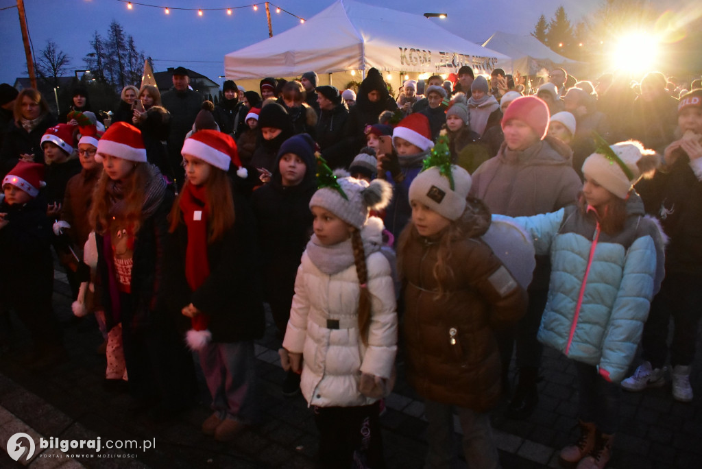 Świąteczna wieczorynka w Księżpolu: Integracja i Kolędowanie z KGW Złote Nitki