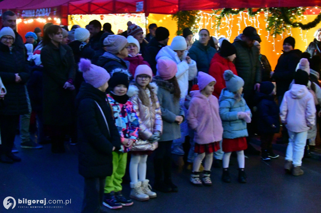 Taniec, teatr i świąteczne lampki: Mikołajki w Goraju