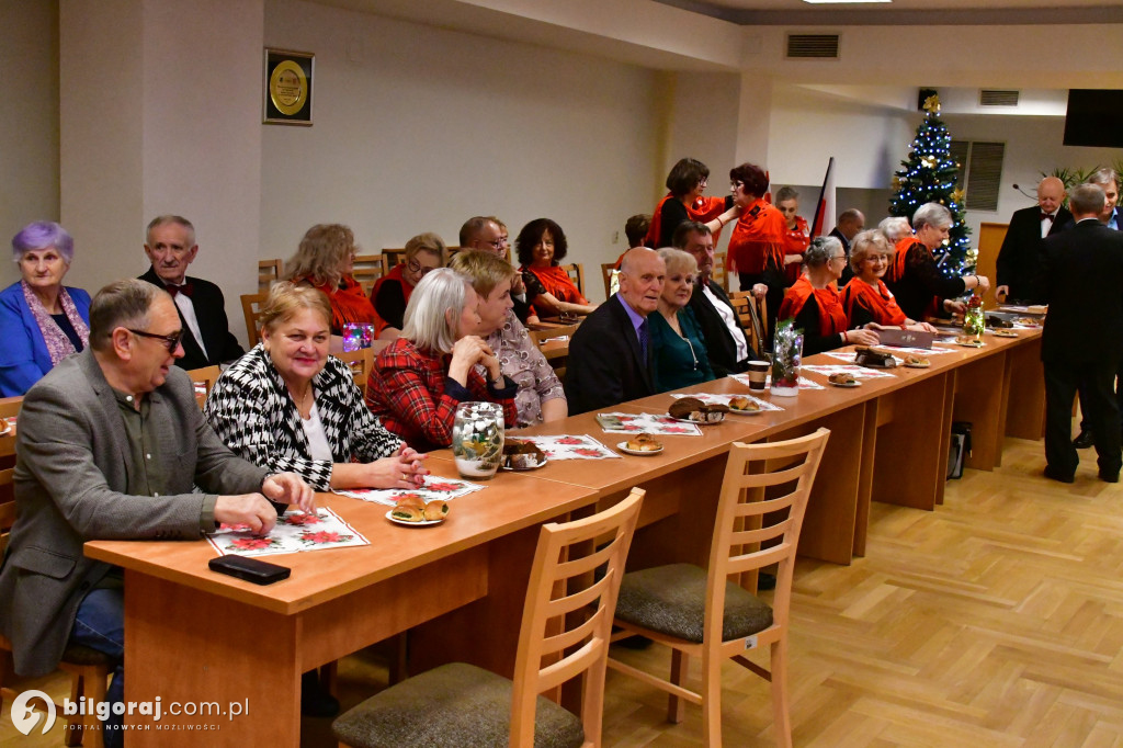 Relacja ze spotkania opłatkowego biłgorajskiego Uniwersytetu Trzeciego Wieku