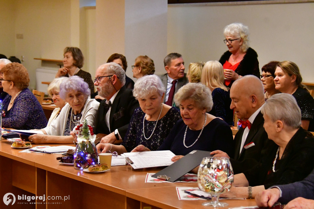 Relacja ze spotkania opłatkowego biłgorajskiego Uniwersytetu Trzeciego Wieku