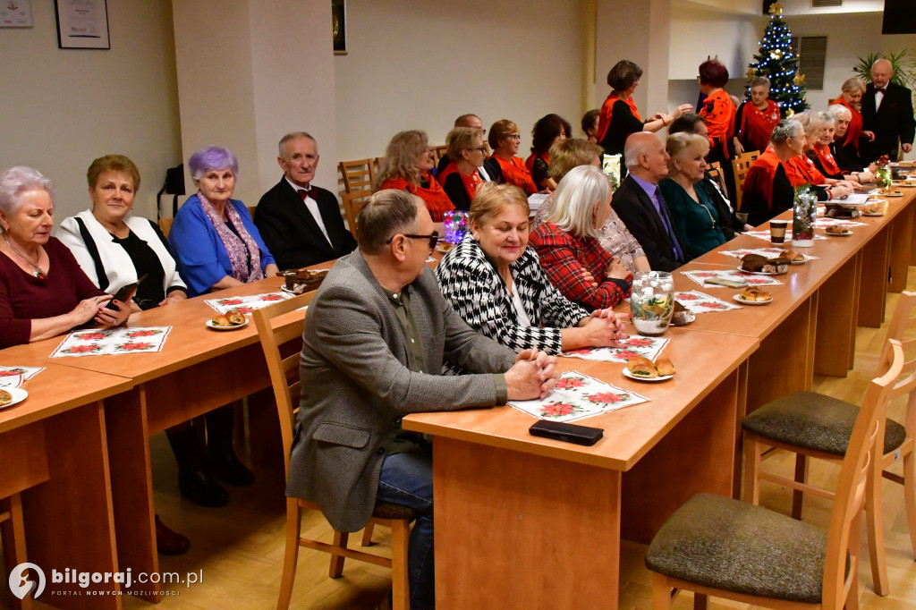 Relacja ze spotkania opłatkowego biłgorajskiego Uniwersytetu Trzeciego Wieku