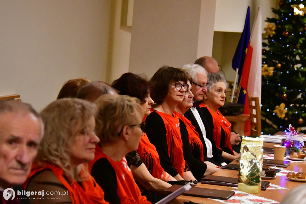 Relacja ze spotkania opłatkowego biłgorajskiego Uniwersytetu Trzeciego Wieku