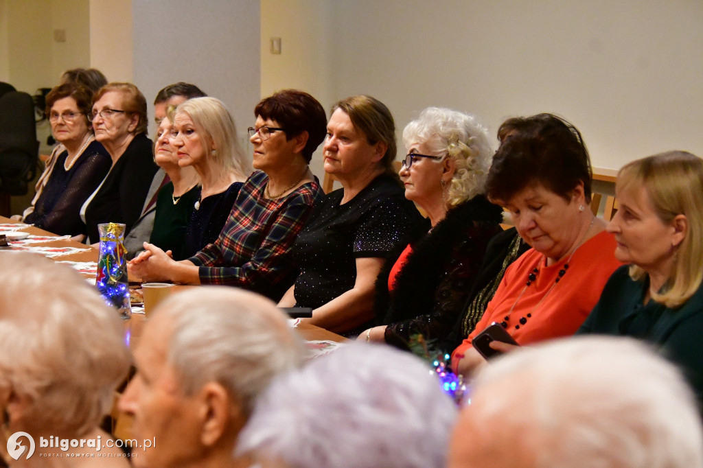 Relacja ze spotkania opłatkowego biłgorajskiego Uniwersytetu Trzeciego Wieku