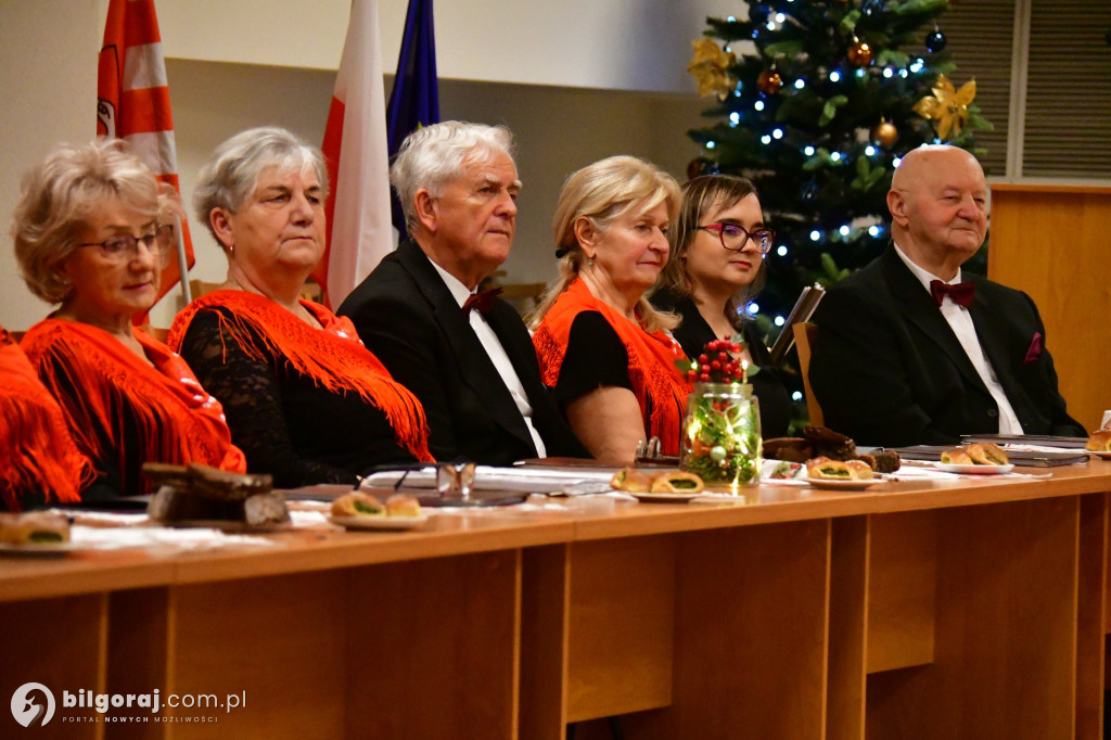Relacja ze spotkania opłatkowego biłgorajskiego Uniwersytetu Trzeciego Wieku