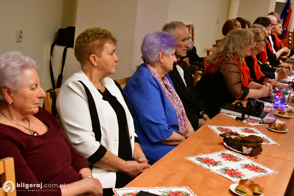 Relacja ze spotkania opłatkowego biłgorajskiego Uniwersytetu Trzeciego Wieku