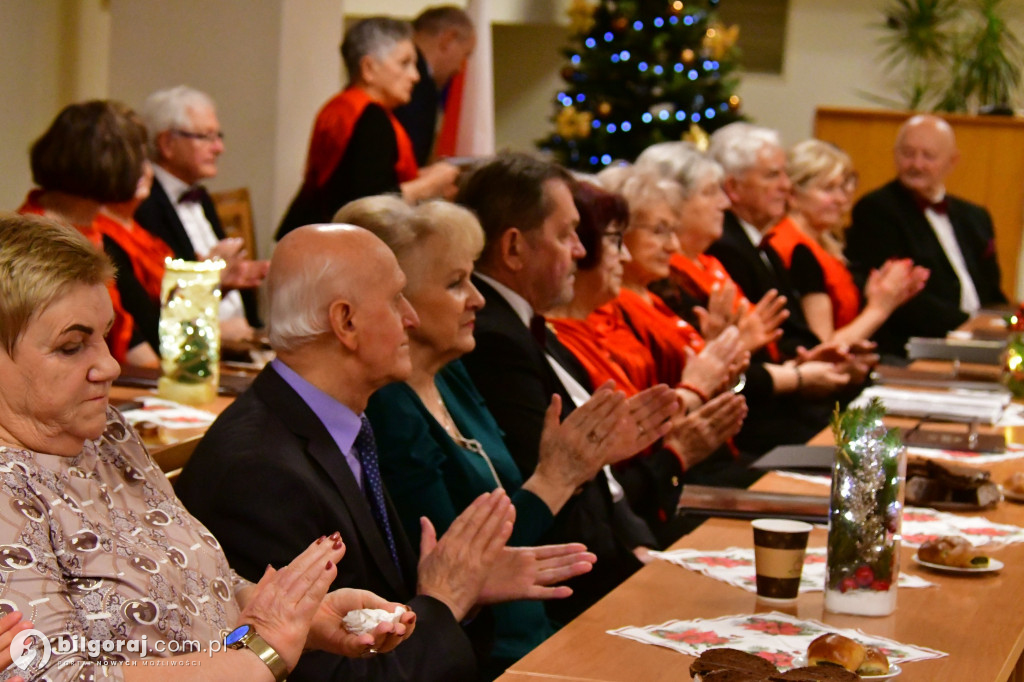 Relacja ze spotkania opłatkowego biłgorajskiego Uniwersytetu Trzeciego Wieku