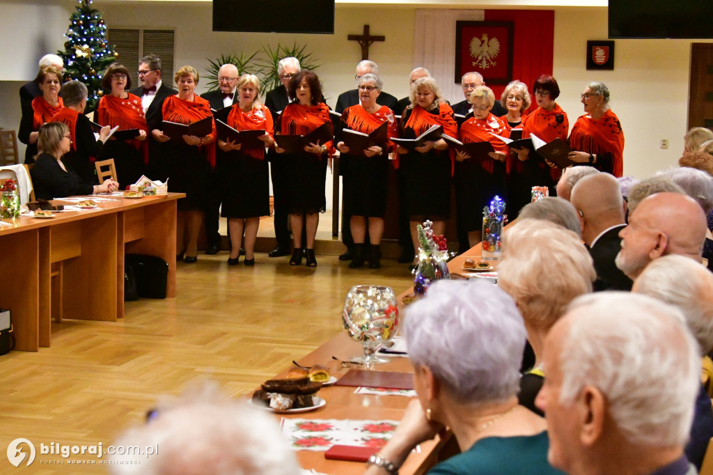 Relacja ze spotkania opłatkowego biłgorajskiego Uniwersytetu Trzeciego Wieku