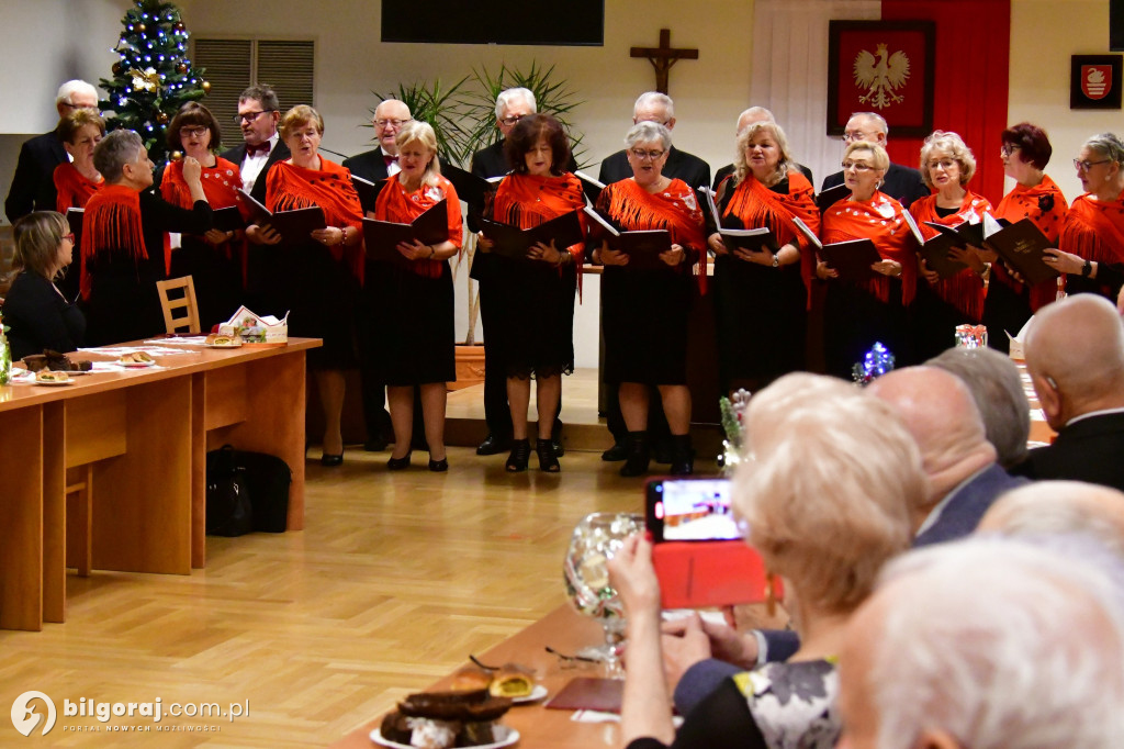 Relacja ze spotkania opłatkowego biłgorajskiego Uniwersytetu Trzeciego Wieku