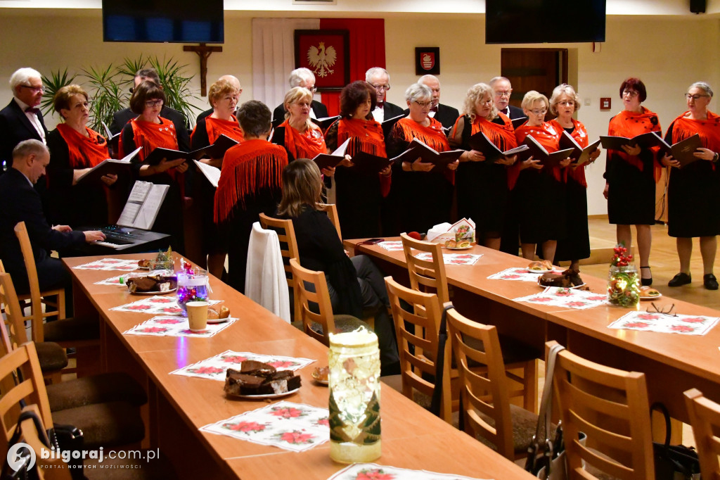 Relacja ze spotkania opłatkowego biłgorajskiego Uniwersytetu Trzeciego Wieku