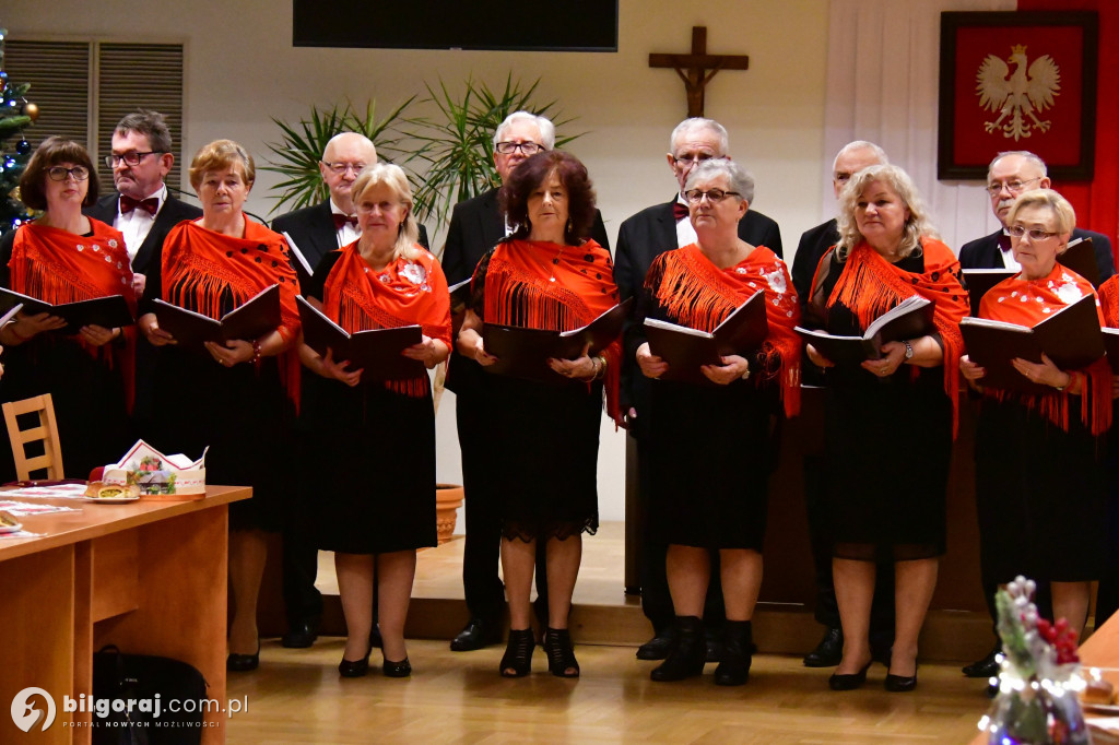 Relacja ze spotkania opłatkowego biłgorajskiego Uniwersytetu Trzeciego Wieku