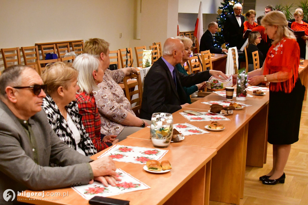 Relacja ze spotkania opłatkowego biłgorajskiego Uniwersytetu Trzeciego Wieku